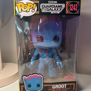 1242 Guardians Of The Galaxy Jumbo 10” Groot Funko Pop - never opened